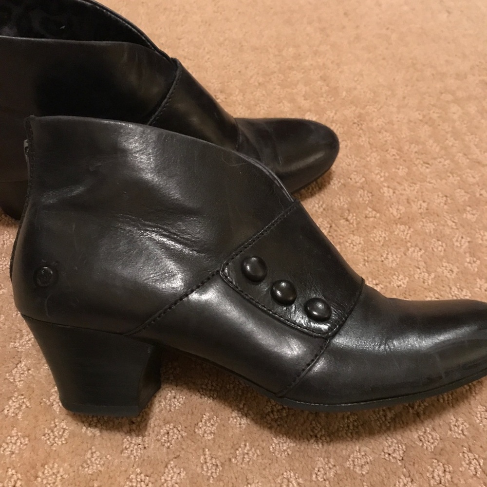 Born ankle booties LIKE NEW